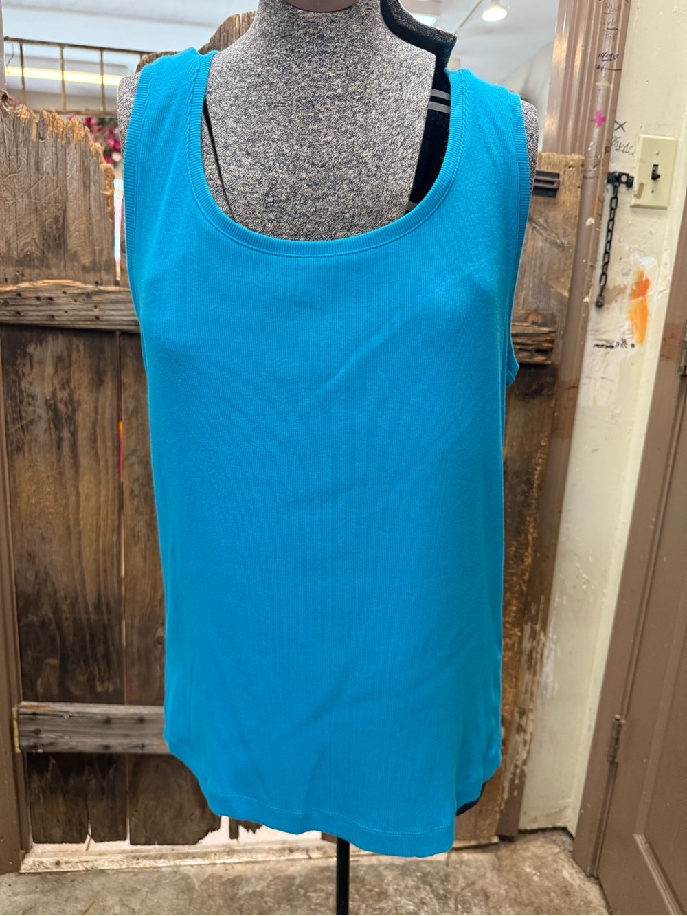 Chico's Vibrant Turquoise Scoop-Neck Tank